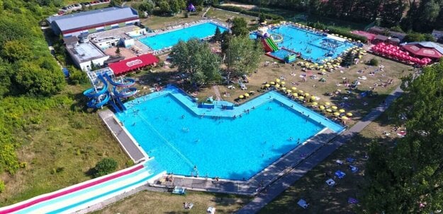 Plážové kúpalisko v roku 2007 získal do dlhodobého nájmu na 30 rokov súkromný podnikateľ. (zdroj: banskabystrica.sk)