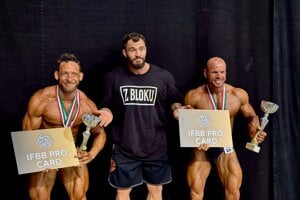 Jaroslav Nagy, tréner Tomáš Santinek a Marian Kučera.