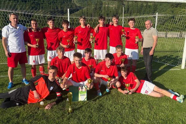 Dorastenci Brezy ovládli v sezóne 2024/2025 dorasteneckú VI. ligu. 