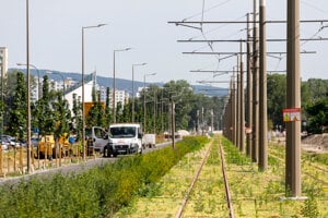 Stav okolia novej električkovej trate v Petržalke 26. júna 2025.