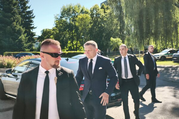 Do Púchova prišli viacerí vládni predstavitelia. 