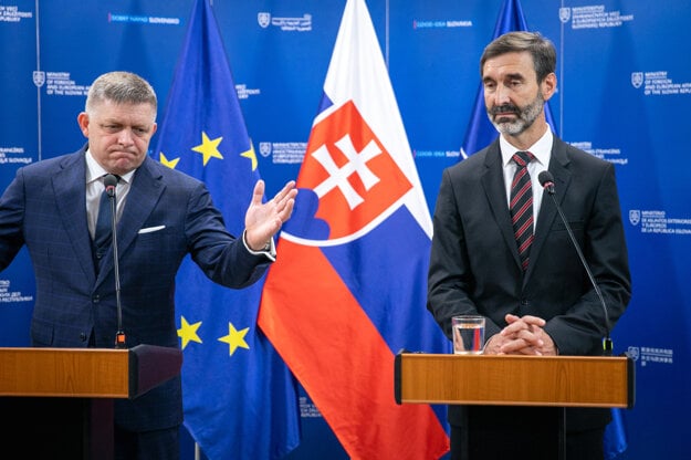 Premiér Robert Fico a minister zahraničných vecí Juraj Blanár. (zdroj: SITA)