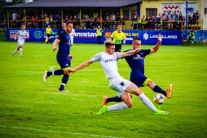 Chocholná-Velčice (v modrom) sa po roku vracia na futbalovú scénu. 