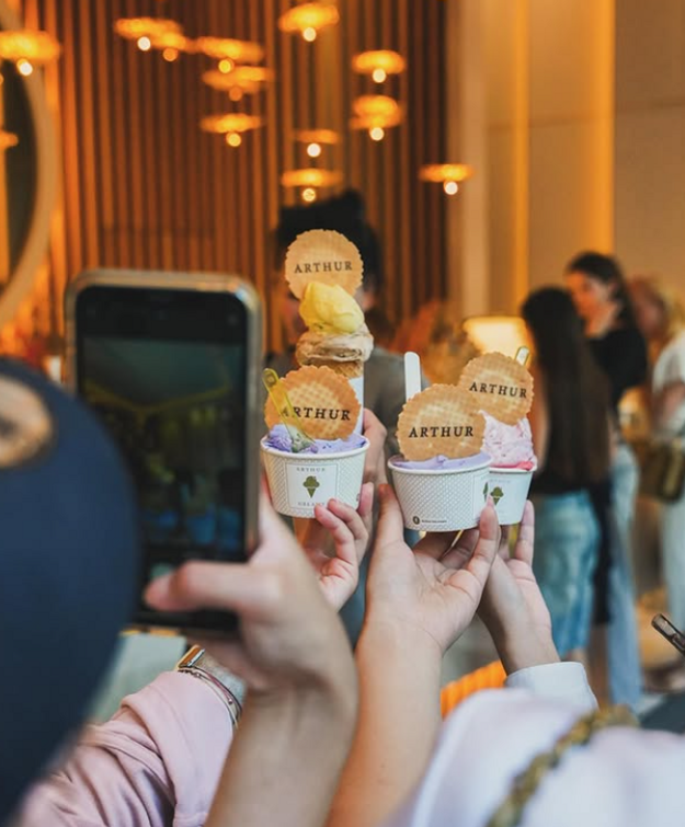Arthur ponúka napríklad kaktusový sorbet či zmrzlinu Čumil. (zdroj: Instagram/arthurgelato)