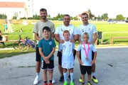 Dospeláci na fotke tvoria vedenie ŠK Junior Ivanka - zľava Matej Blaži, Peter König, Jakub Blaži. 
