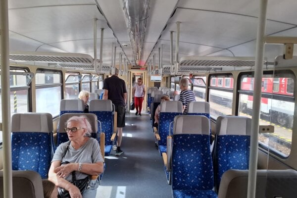 Spoje na frekventovanej trati v Turci využívajú počas leta turisti aj návštevníci kúpeľov, počas roka aj žiaci  a študenti. 