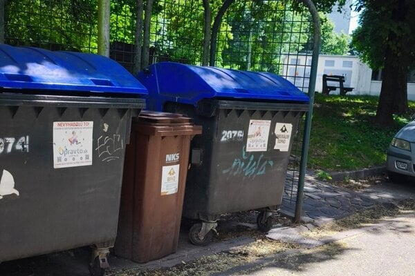 Sem mala žena vložiť peniaze. 