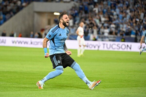 Tigran Barseghjan sa teší z gólu v zápase ŠK Slovan Bratislava - HŠK Zrinjski Mostar.
