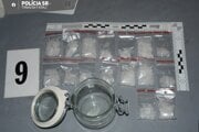 Policajti zaistili drogy.