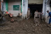 Následky záplav a zosuvov pôdy v Pakistane