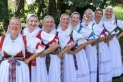 Kamarátky: Elena Murčeková, Janka Trvalcová, Soňa Krpelcová, Gabriela Főldváriová, Tatiana Chlebničanová, Martina Čížeková, Petra Korchanová, Renáta Talapková. V zostave chýba Júlia Janíková
