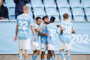 Futbalisti Malmö FF oslavujú gól do siete Sigmy Olomouc.