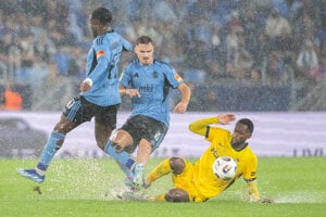 Mohutný dážď neprial futbalistom Slovana. Na ťažkom teréne doplatili na nepresnú koncovku
