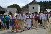 Dožinkový sprievod.