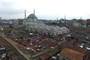 Letecká fotografia zhotovená dronom zobrazuje strechu stáročného Veľkého bazáru v Istanbule.