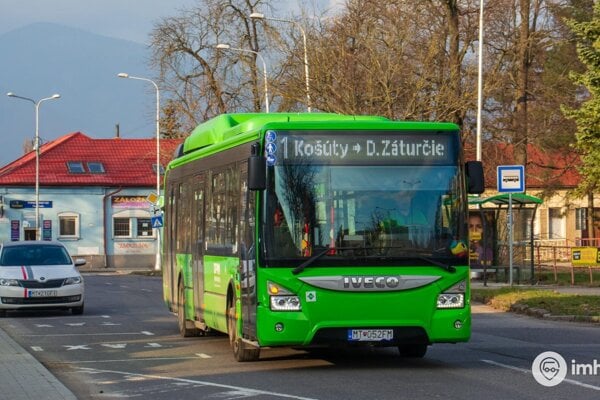 Obe linky vychádzajú od železničnej stanice v Martine.