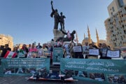 Libanonskí a palestínski novinári sa zúčastňujú protestu proti zabíjaniu novinárov v pásme Gazy.