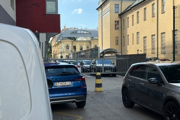 Satinského ulica z Cintorínskej 