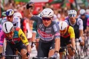 Belgičan Jasper Philipsen sa teší z víťazstva.