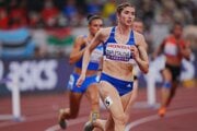Emma Zapletalová v prvom semifinálovom behu na 400 m cez prekážky na MS v atletike 2025.