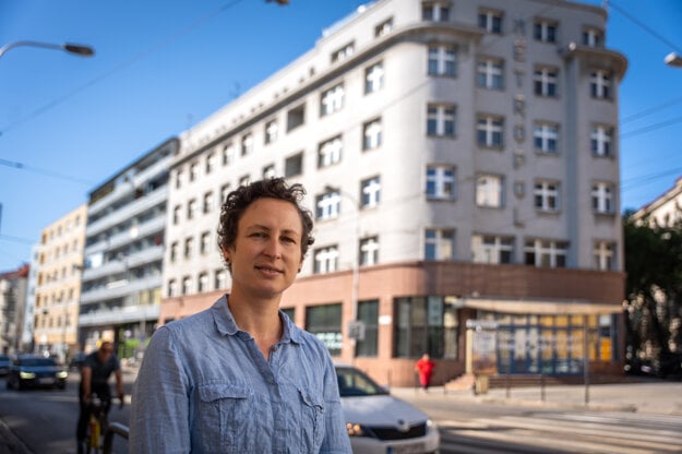 Zuzana Kepplová, v pozadí Metropolka. (zdroj: SME/Marko Erd)
