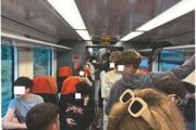 Preplnený ranný vlak Lipany -Prešov - Košice.
