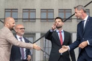 Predsedovia opozičných strán Jaroslav Naď, Branislav Gröhling, Michal Šimečka a Milan Majerský.