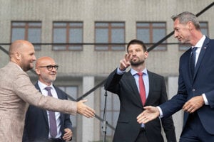 Opozícia má čo vysvetľovať voličom. Testom spolupráce by bol Majerský na proteste v Bratislave