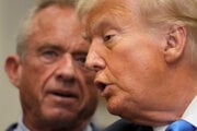 Prezident Donald Trump a minister zdravotníctva a sociálnych služieb Robert F. Kennedy ml.