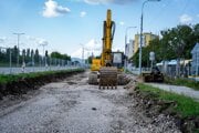 Práce na električkových tratiach.
