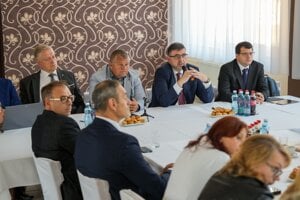 O problémoch ako je konsolidácia a rozpočty sa diskutovalo aj na stretnutí Združenia miest a obcí Hornej Nitry so Združením miest a obcí Slovenska. 