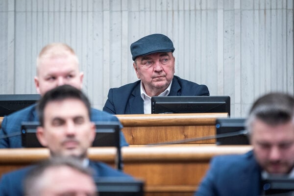 Poslanec Ján Blcháč dnes koalícii v parlamente chýbal.