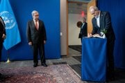 Iránsky prezident Masúd Pezeškiján a generálny tajomník OSN António Guterres.