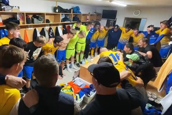 Futbalisti Vrábeľ získali prvé víťazstvo, ale aj tak zostali na poslednom mieste. 