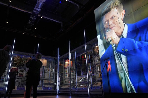  Londýnske múzeum V&A získalo rozsiahly archív Davida Bowieho.