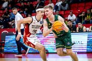 Aatu Kivimäki v zápase proti Szolnoku v Lige majstrov.
