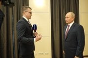 Ruský propagandistický novinár Pavel Zarubin s ruským prezidentom Vladimirom Putinom.
