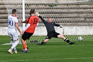 Štvorgólový Macko (v bielom)