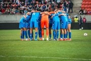 Slovenskí futbalisti počas zápasu Slovensko - Luxembursko v kvalifikácii na MS vo futbale 2026. 
