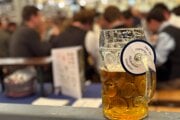 Nealkoholické pivo v stane pivovaru Spaten na Oktoberfeste 26. septembra.