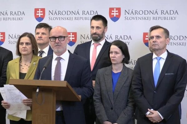 Spoločná tlačovka opozičných strán.