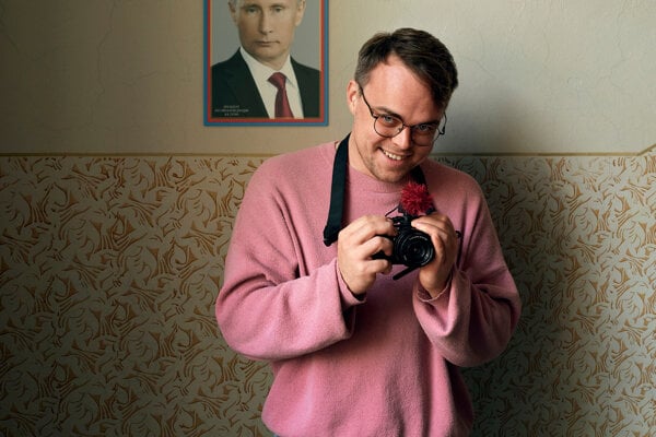 Paša nakrúca v škole všetko, čo mení Putinov režim.