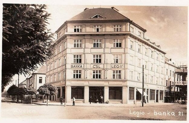 Legiobanka na nároží Kozačekovej a Hviezdoslavovej ulice. (zdroj: FB/Slovensko na historických fotografiách)