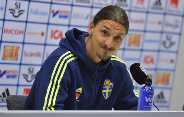 Zlatan Ibrahimovič na tlačovej konferencii svoj odchod do Manchestru United nepotvrdil.