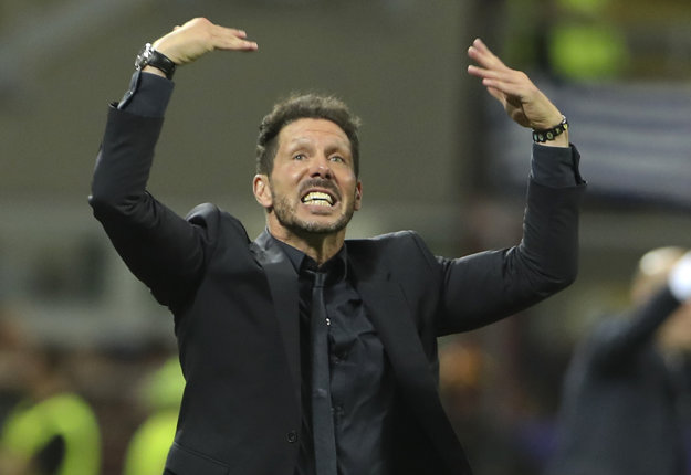 Simeone burcoval fanúšikov.