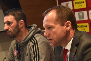 Róbert Rybníček (vpravo) by si rád udržal trénera Martina Ševelu v klube. 