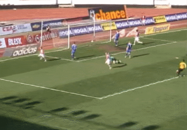 Aj takéto góly už v minulosti strieľal Dušan Švento v drese Slavie Praha. Konkrétne tento zaznamenal v sezóne 2005/2006 prí víťazstve 4:0 nad Baníkom Ostrava.