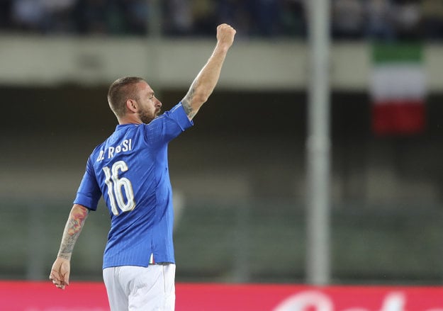 Druhý gól Talianov dal veterán De Rossi.