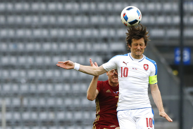 Tomáš Rosický nastúpil 1. júna 2016 aj na prípravný zápas proti Rusku. V ňom si dokonca na ruku natiahol kapitánsku pásku. Reprezentačný dres si obliekol po takmer roku.