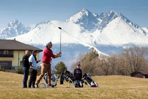 Adam Žampa. Lyže vymenil za golfové palice.